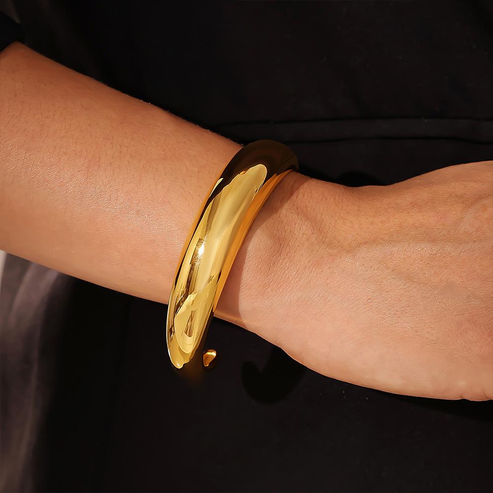 INS Style 18K Gold Plated Crescent C-Shaped Polished Titanium Steel Bangle for Women