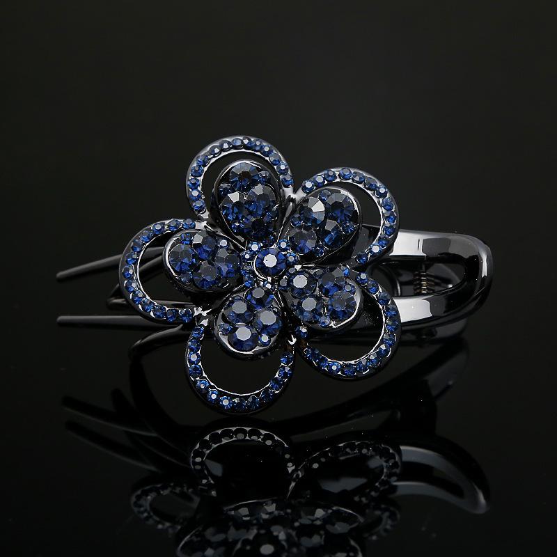

Female, Three Teeth Hair Clip, Duck Beak Hair Clip, Bun Hairstyle, Five Petal Flower, Hair Is Caught At The Back of The Head and The Top of The Head. темно-синий