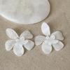 Super Fairy Flower Stud Earrings: Women's Retro Exaggerated Design, Elegant and Versatile.