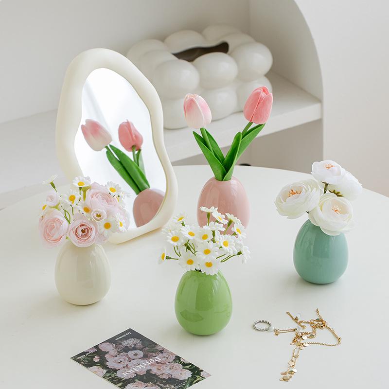 Small Daisy Artificial Flower in Cream Ceramic Vase - Ins Style Tulip for Living Room or Bedroom Decoration.