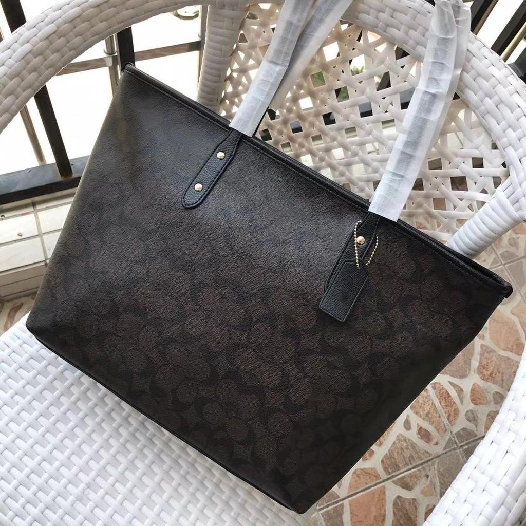 Classic Minimalist Dumpling Shoulder Tote with Metal Zipper