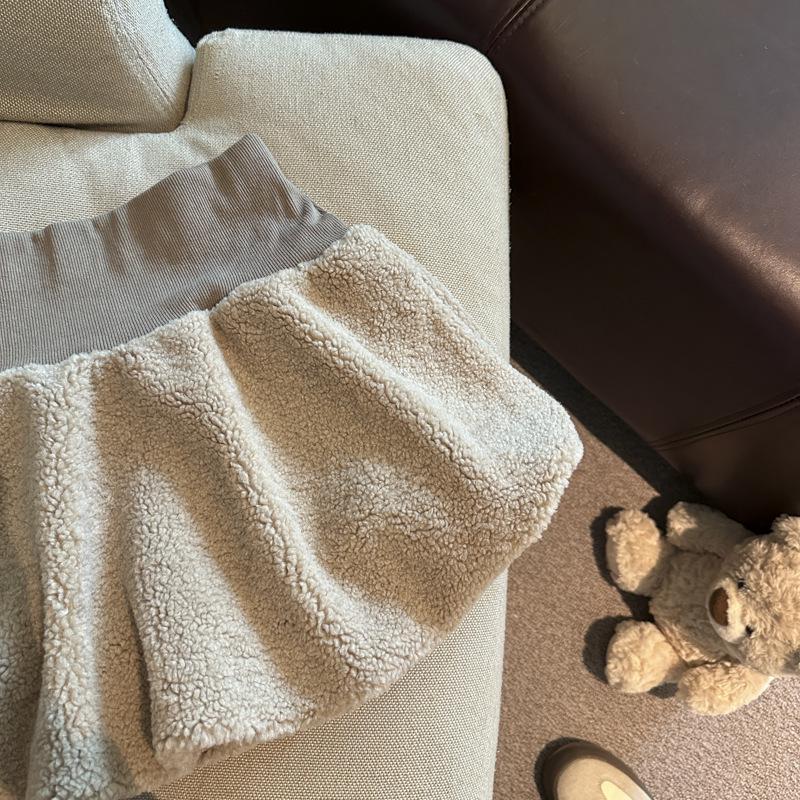 Sweet Style Elastic Waist Slim-Fit Faux Lamb Wool Skirt for Women - Autumn/Winter Short Skirt