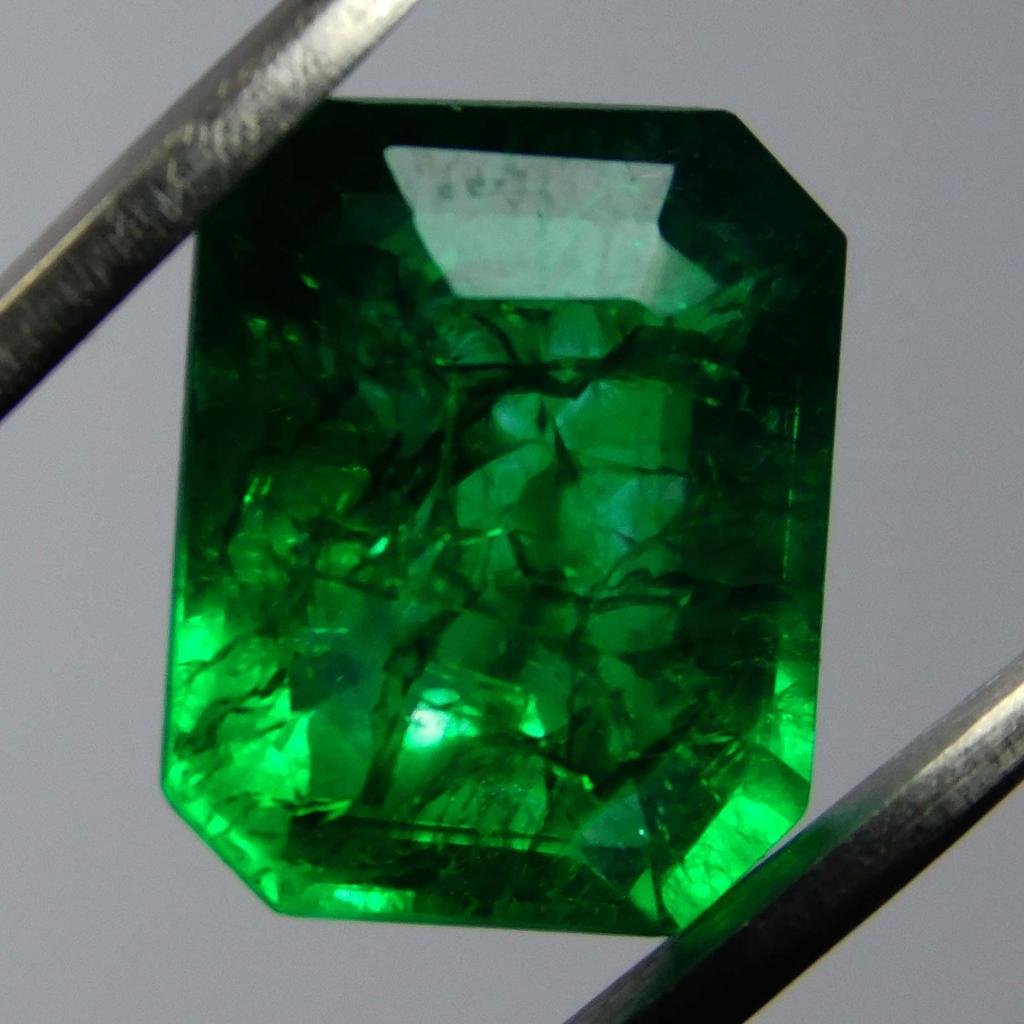 Natural Green Colombian Emerald 7.95ct Emerald Cut Certified Loose Gemstone