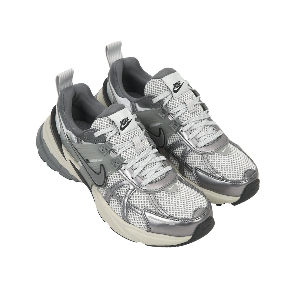 Nike V2K Run Pure Platinum Wolf Grey Dames Sneakers Cool-Grey Metallic-Cool-Grey FD0736-003