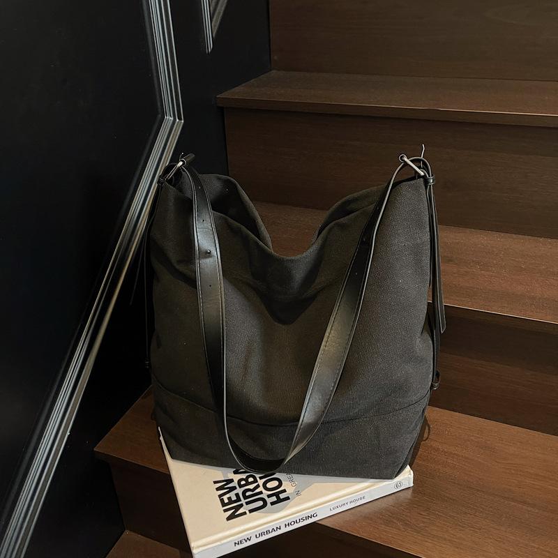 

2025 summer new large-capacity fashion versatile canvas tote minimalist solid color design shoulder bag 44*14*39 чёрный