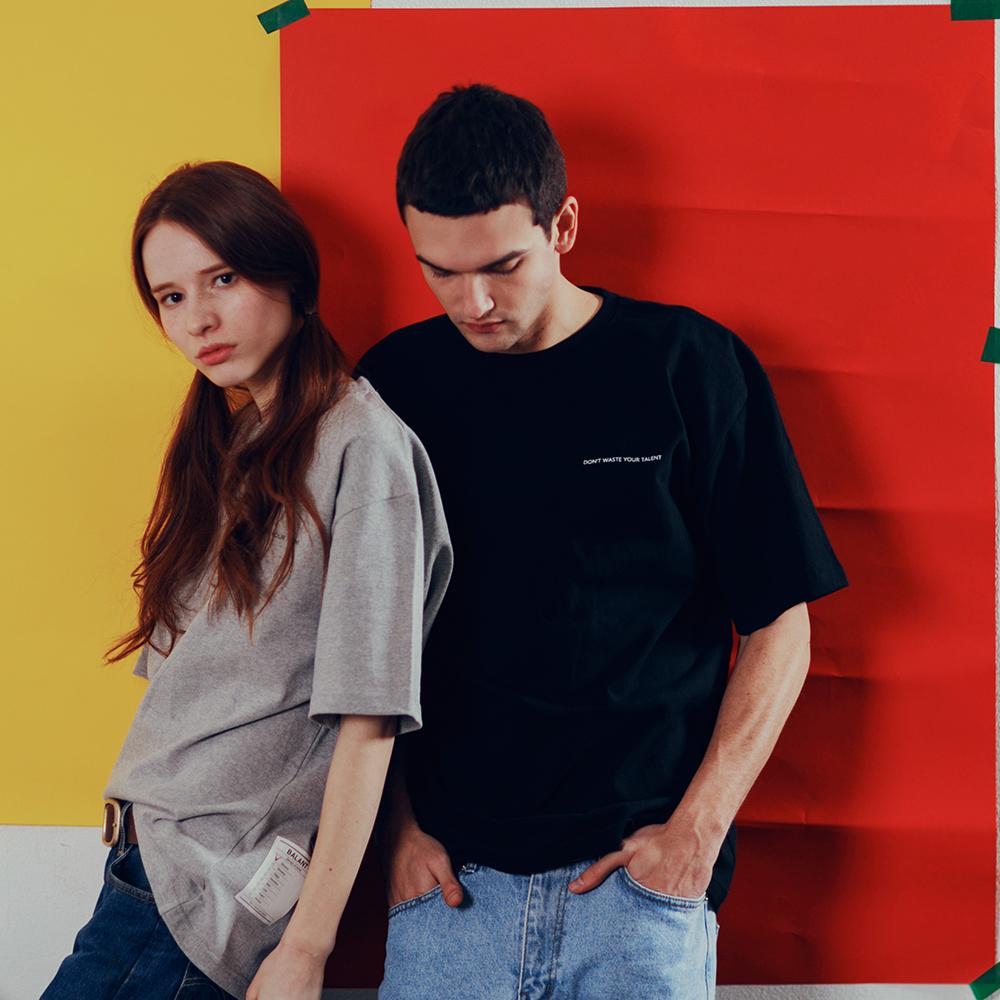 Базовая футболка Valant Mini с лозунгом, черная Black/(M) Medium