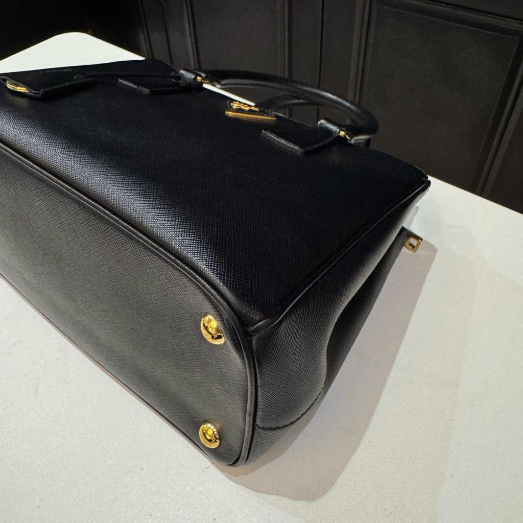 [Pre-Owned] Galleria Tote Bag With Triangle Metal Logo Hardware In Black - Excellent #SRKXMM