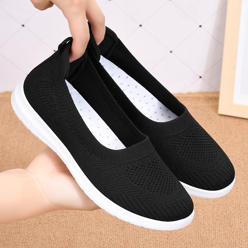Women's Comfortable Soft-Sole Slip-On Beijing Cloth Shoes - Non-Slip, Breathable Flats for Spring/Summer