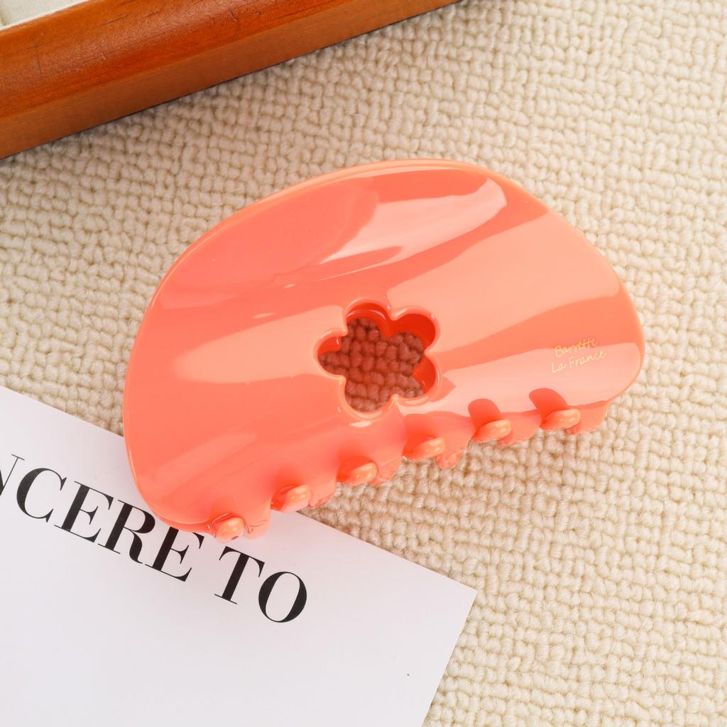 1pc Women's Cute Cream Floret Grab Clip High-quality Acetate Shark Clip Back of The Head Hair Scratch Suitable for Daily Use