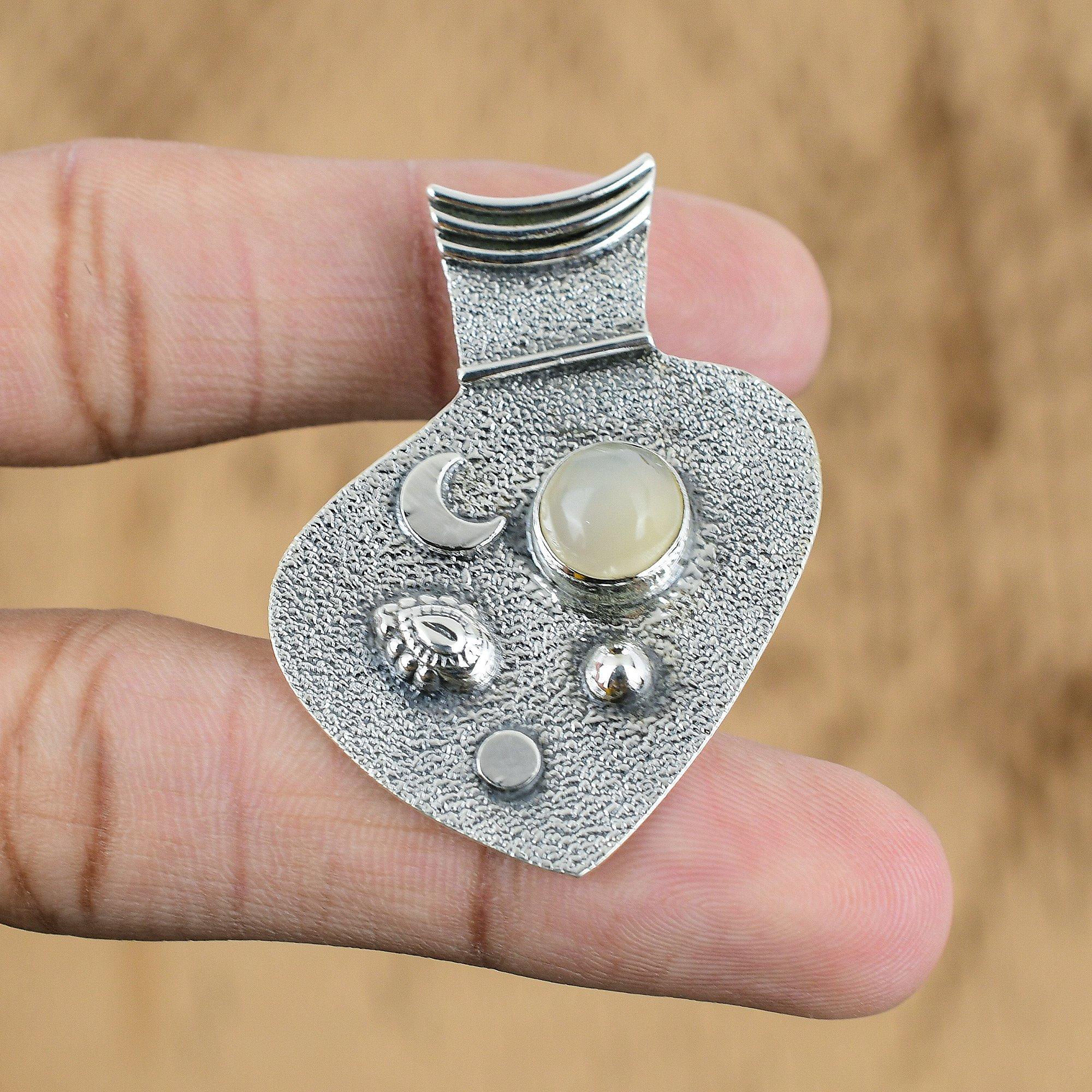 

Natural Rainbow Moonstone Gemstone Jewelry 925 Sterling Silver Pendant For Women