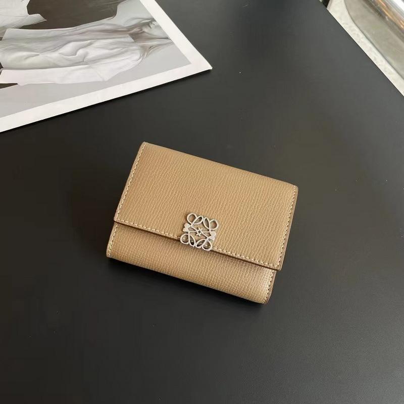New Genuine Leather Women's Wallet With Palm Pattern Leather Short Design Three Fold Fashionable Hollow Out Flower Mother Of Pearl Color Wallet