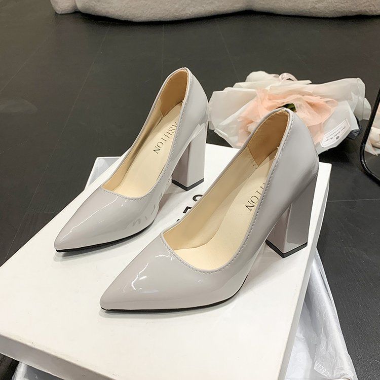 

Women s High Heels Large Size Thick with Nude Temperament Shoes Patent Leather Design Sense Pointed Toe Shoes 37 світло-сірий колір