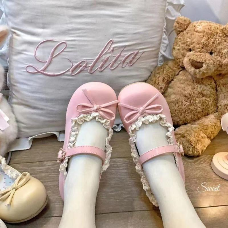Heart flower one-word buckle Mary Jane casual shoes spring new daily versatile skirt small leather shoes lace