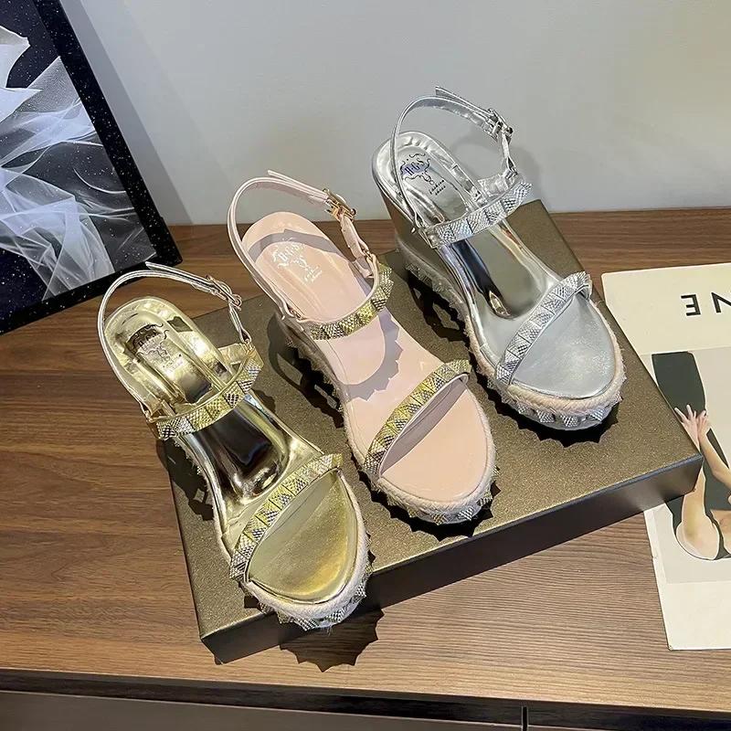 Fashion Rivets Designer Wedge Platform Sandals Sexy Open Toe Ankle-Wrap Heels Gold Silver Chunky Heel Dress Shoes Sandalias De Mujer