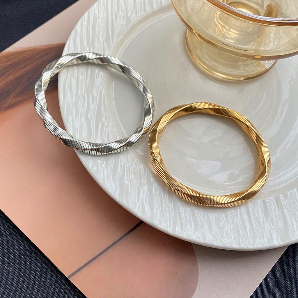 Twist Spiral Winding Bracelet Female, Niche Metal Sense Simple Fashion Accessories Bracelet