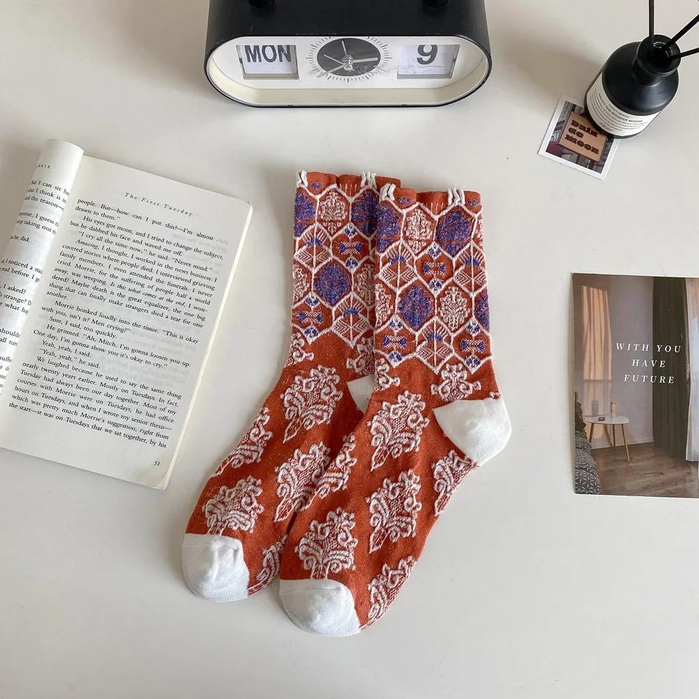 

Этнический тиснение женские носки японский стиль мода винтаж длинные носки женские Harajuku ретро хлопковые трикотажные носки средней длины красный