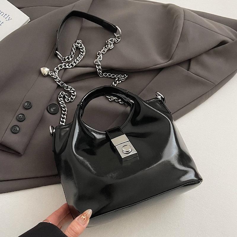 Trend Hot Sale Retro Oil Wax Leather Simple Portable Shoulder Bag Fashionable Versatile High Sense Messenger Bucket Bag Woman