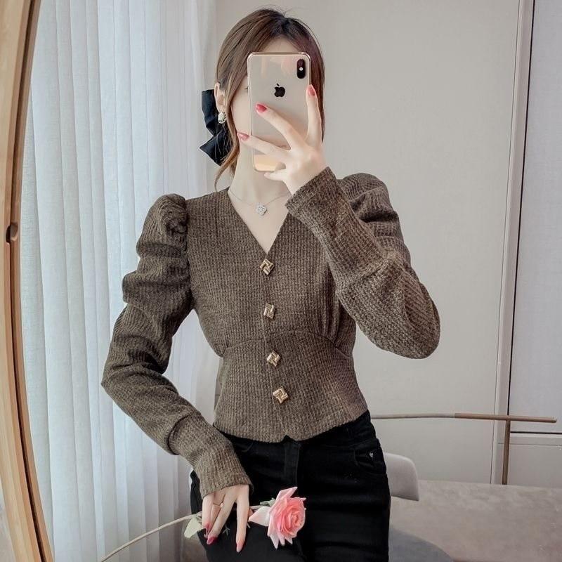 Classic Womens 3d Effect Bubble Sleeve Blouse With V Neck For Spring Fashion