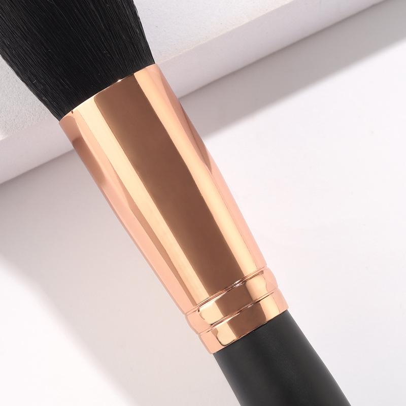 Makeup Brush Single, Flat Head Loose Powder Brush Foundation Brush Black Soft Hair Blush Brush Portable Beauty Tool