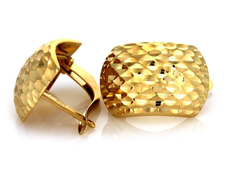 375 gold earrings with a shiny pattern without stones as a gift