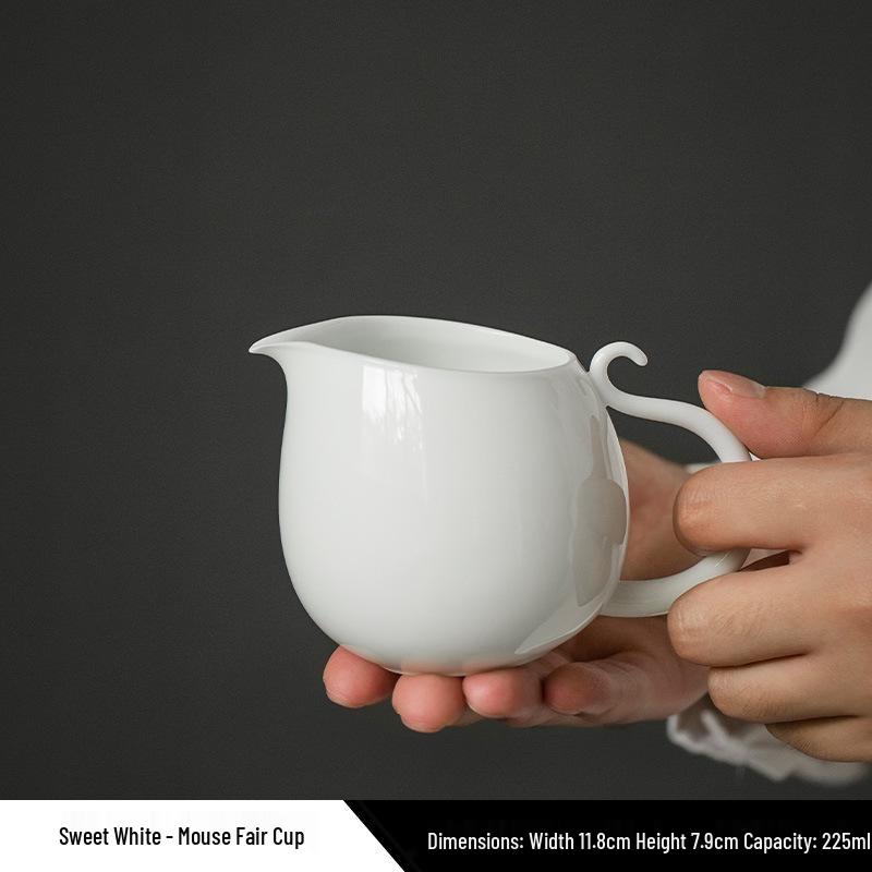 Mutton Fat Jade Horseshoe Gongdao Tea Set Accessories: Kung Fu Tea Cup and Distributor
