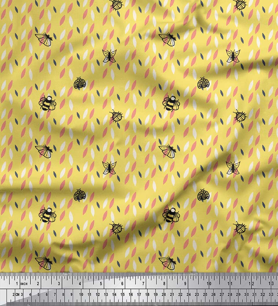 

Soimoi Purple Японська креп-атласна тканина Bee & Lady Bird Тканина з комахами Принти на метр 42 дюйма 42 Inch Wide - Poly Crepe жовтий