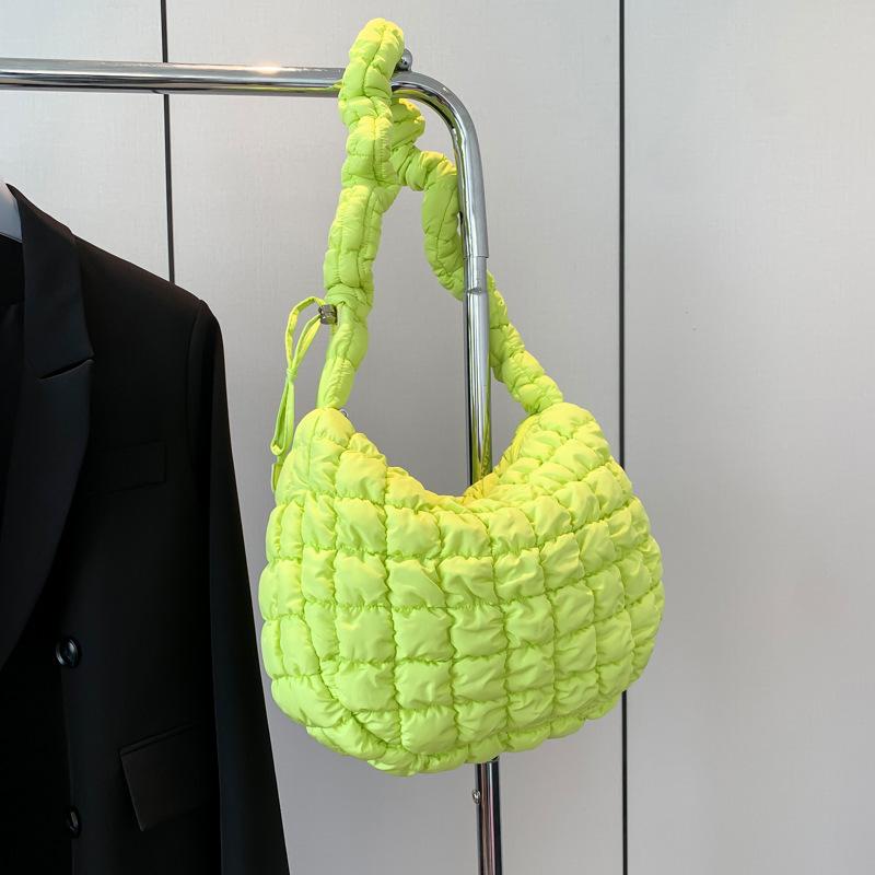 2025 neue koreanische gefaltete Wolken-Tasche Damen-Umhänge-Messenger-Tasche Mode Daunenbaumwollkleidung Achselhöhlen-Knödel-Tasche