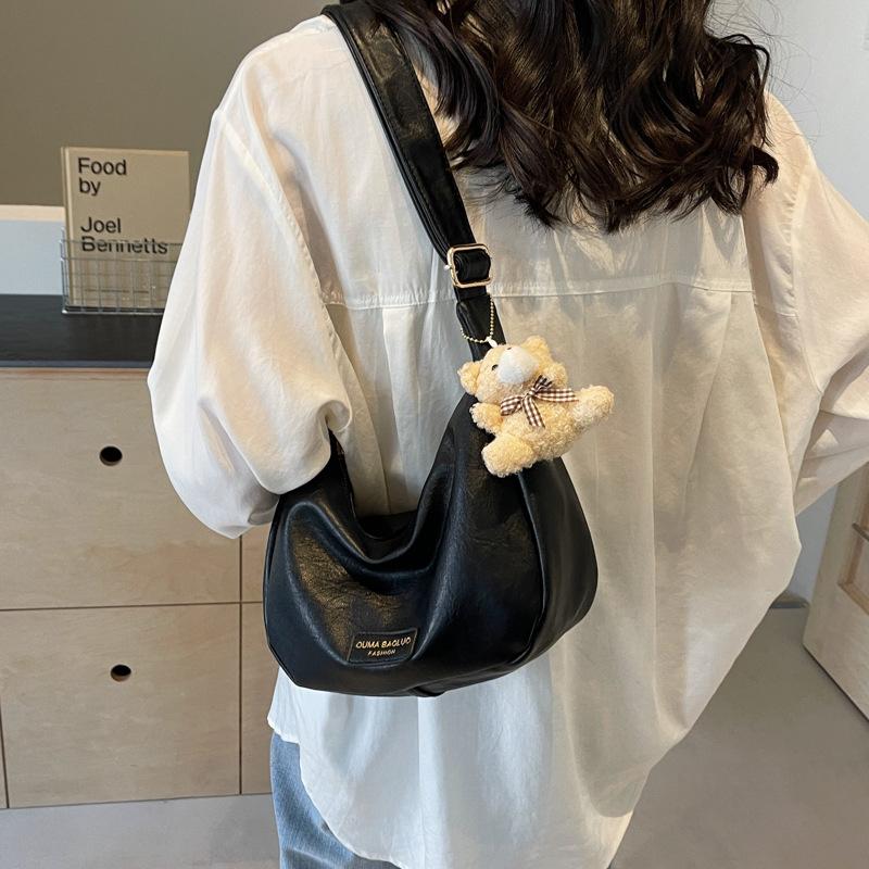 This year's popular fashionSoft leather shoulder bag women's 2025 spring new versatile messenger dumpling bag