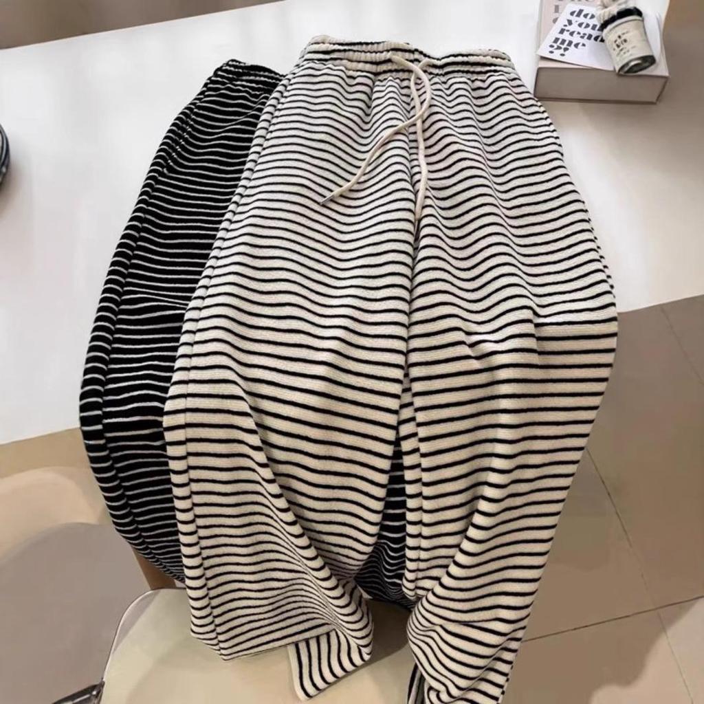 Autumn/Winter Women's Black & White Striped Fleece-Lined Wide-Leg Pants for Slimming Drape, Petite 145-150