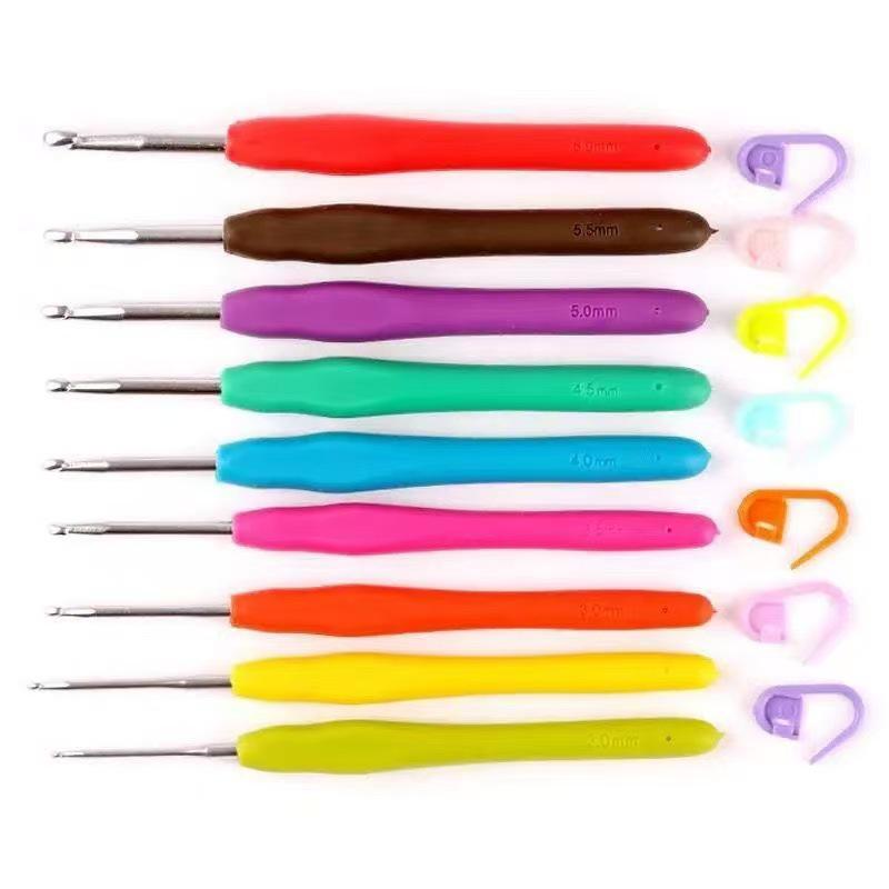 

Hand-Knitted Rainbow Soft Grip Aluminum Crochet Hook Set with Yarn Needle 2.0mm