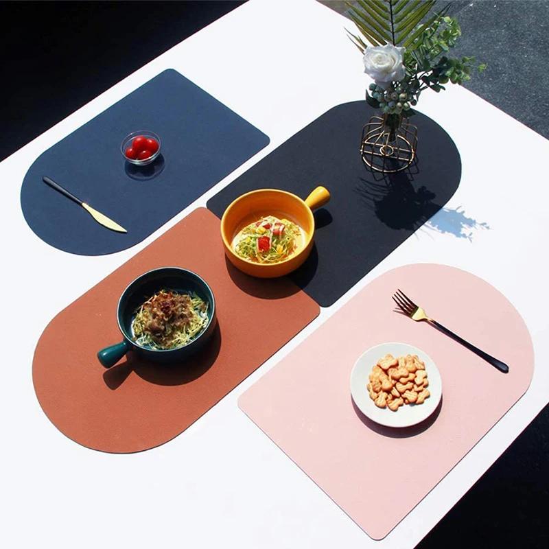 Set di Sottobicchieri e Sottopiatti in PU a Doppio Strato Impermeabili Antiscivolo Isolanti in Pelle per Tavola