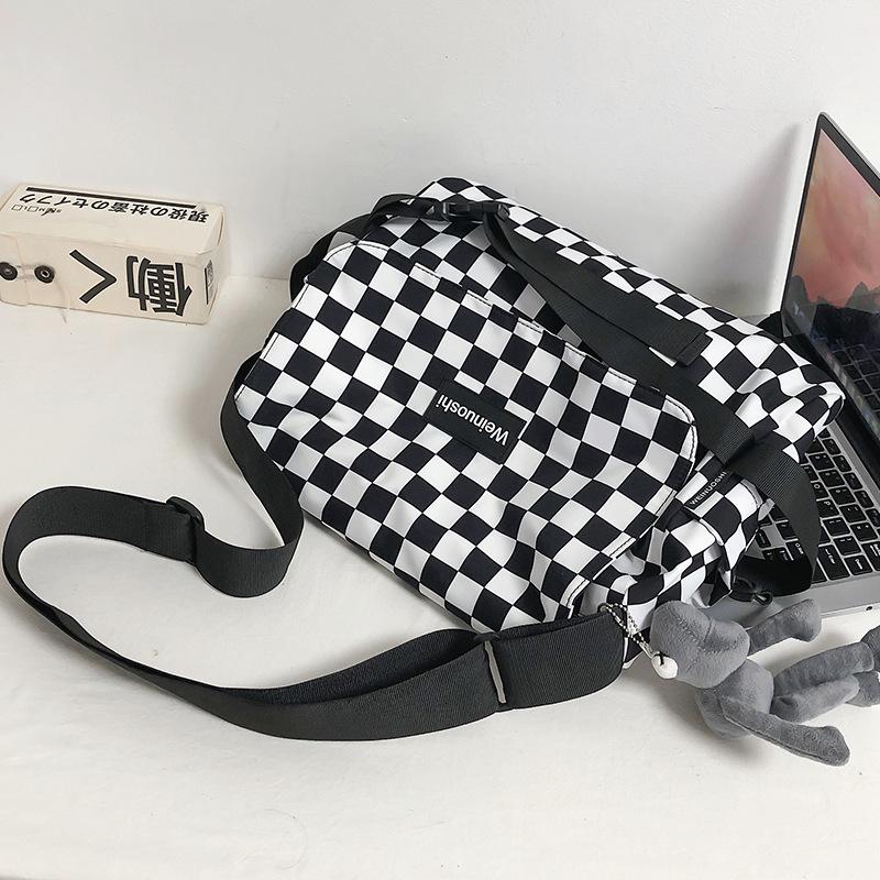 Summer Women's Bags  Large Capacity  Women's Commuting Men's Trendy Postman Plaid  One Shoulder Crossbody Bag