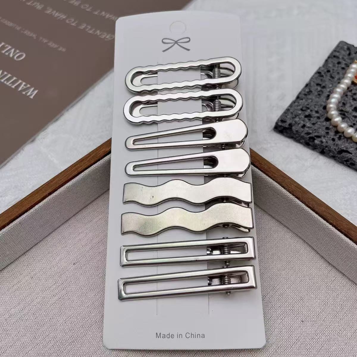 

Fashionable Metal Hair Clip With Broken Bangs And Hairpins One Size
