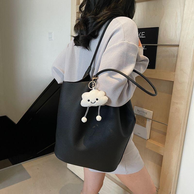 Casual and Versatile Tote Bucket Bag Women's 2025 New Spring and Summer Large Capacity Commuter Shoulder Bag Student Class Bag