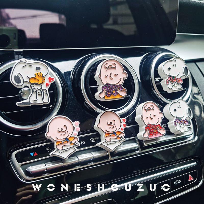 Car Air Freshener Cute Creative Snoopy Cartoon Charlie Air Conditioning Vent Decoration Aroma Diffuser Stone Snoopy with Pink Flowers