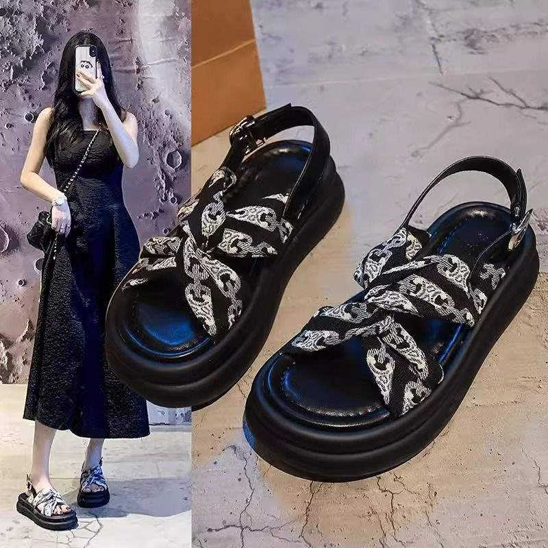 Sandals women's 2025 new fashion summer wear thick-soled cross-soled soft-soled non-slip feeling with skirt work Roman shoes