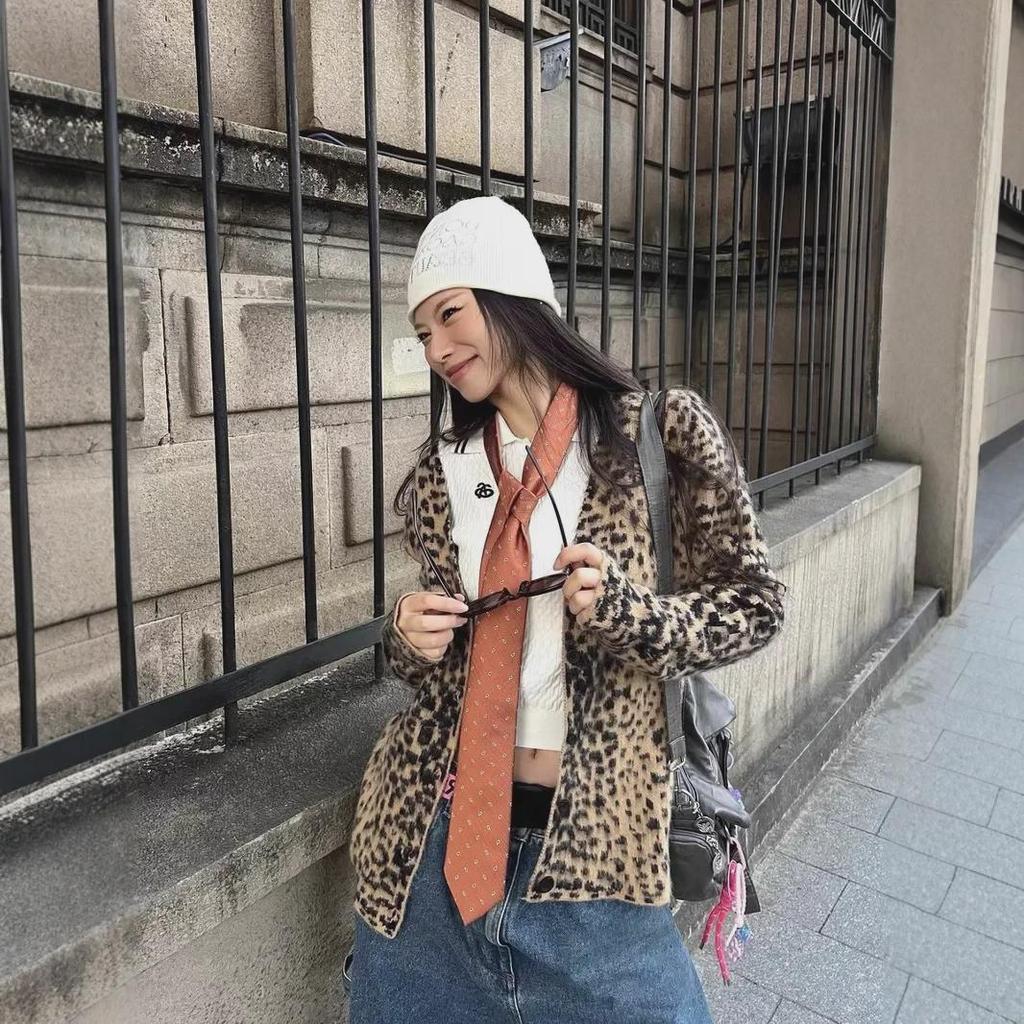 Americký retro leopardí vzorový pletený kardigánový sveter s výstrihom do V, mäkký brúsený štýl