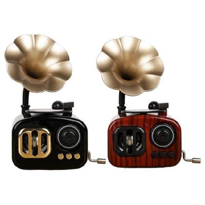 Classical Mini Hand Crank Music Box Gramophone Ornament Plastic Phonograph Musical Box for Desk Shelf Decoration Gift
