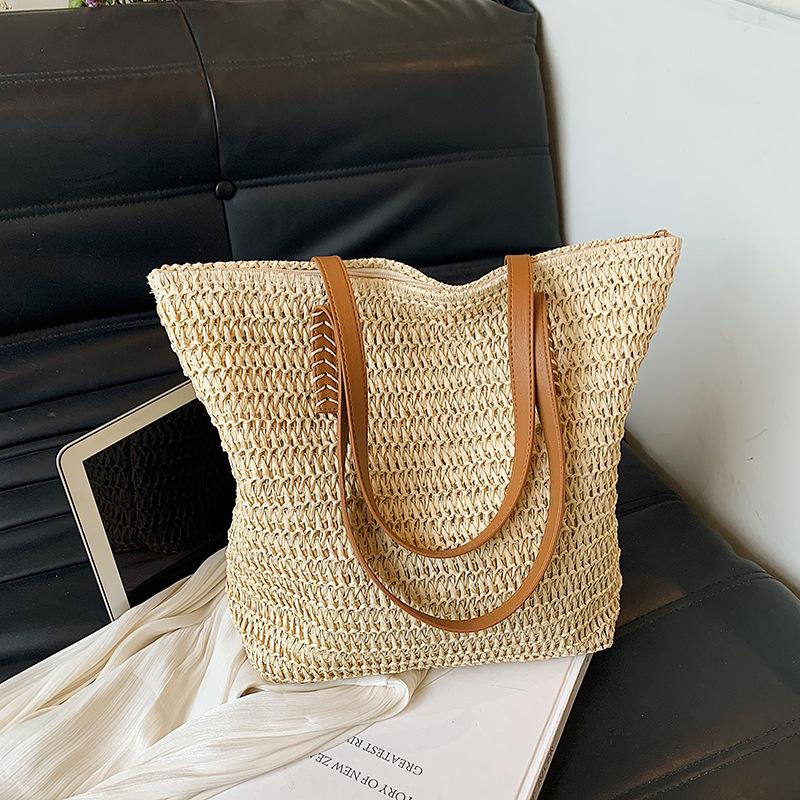 

Single shoulder large capacity straw women s bag summer versatile seaside vacation beach bag rattan bag leisure commuter tote bag бежевий