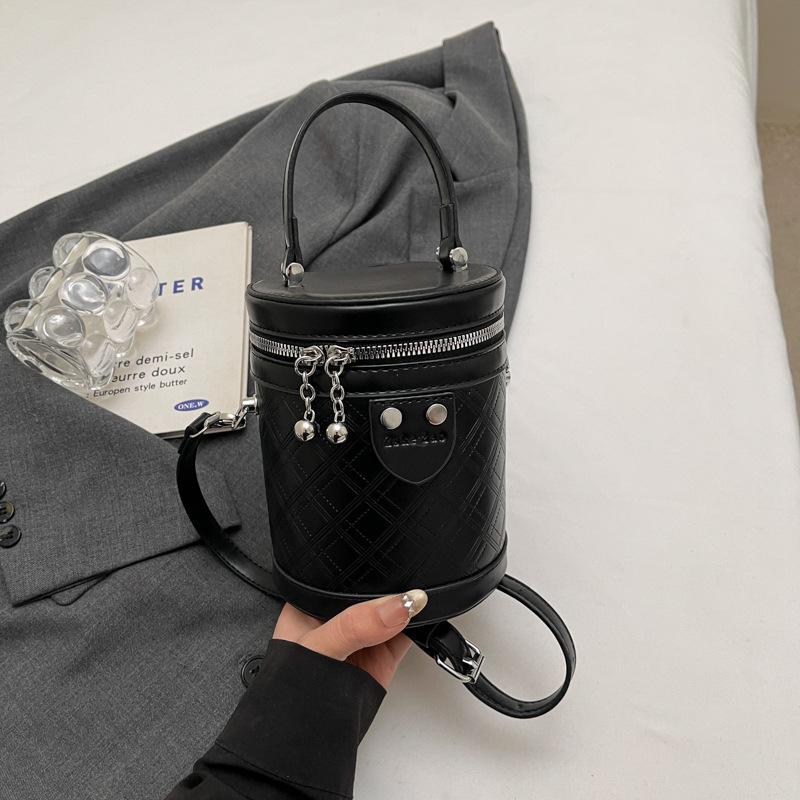 Korean version of high-value simple handbag bag women's 2025 summer new fashion niche casual messenger bucket bag