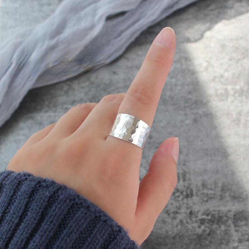 Handgefertigter Ring, modisches Wolken-Seidenmuster, breite Platte, Hammermuster-Ring, offener Fingerring für Herren und Damen
