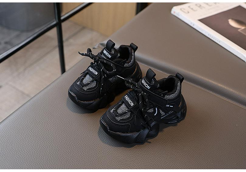 Children's Breathable Mesh Sports Shoes - Soft Sole, Non-Slip Running Shoes for Boys & Girls, Trendy Student Footwear.
