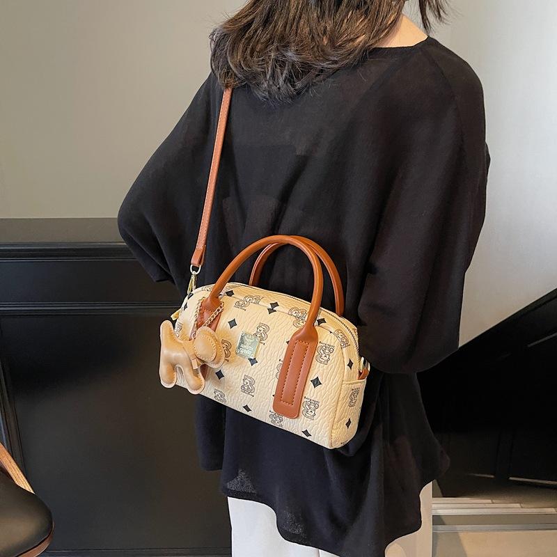 Hand Carry Fashion Casual Bowling Bag Women's 2025 Winter New Korean Version Trend Versatile Shoulder Bag Texture