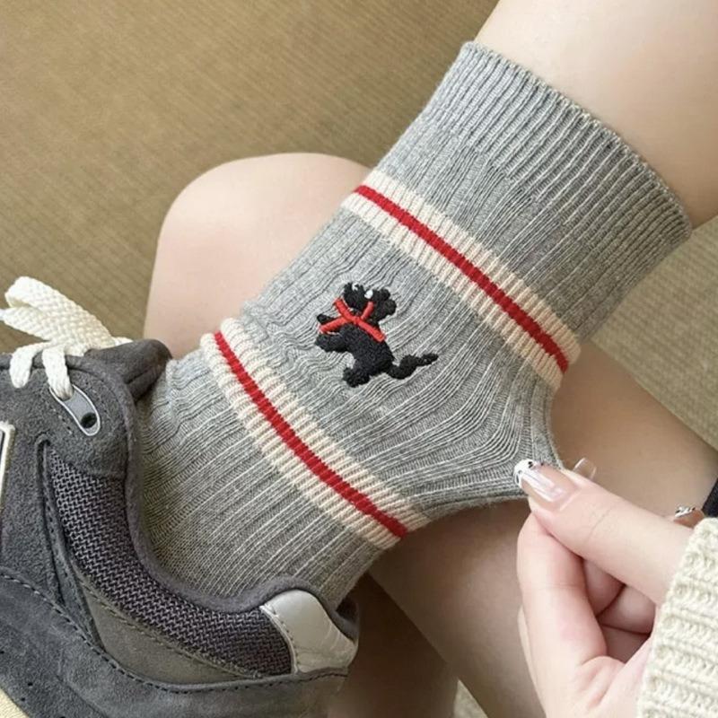 Ladies Fall Fashion New Pure Cotton Cute Line Puppy Mid Tube Socks