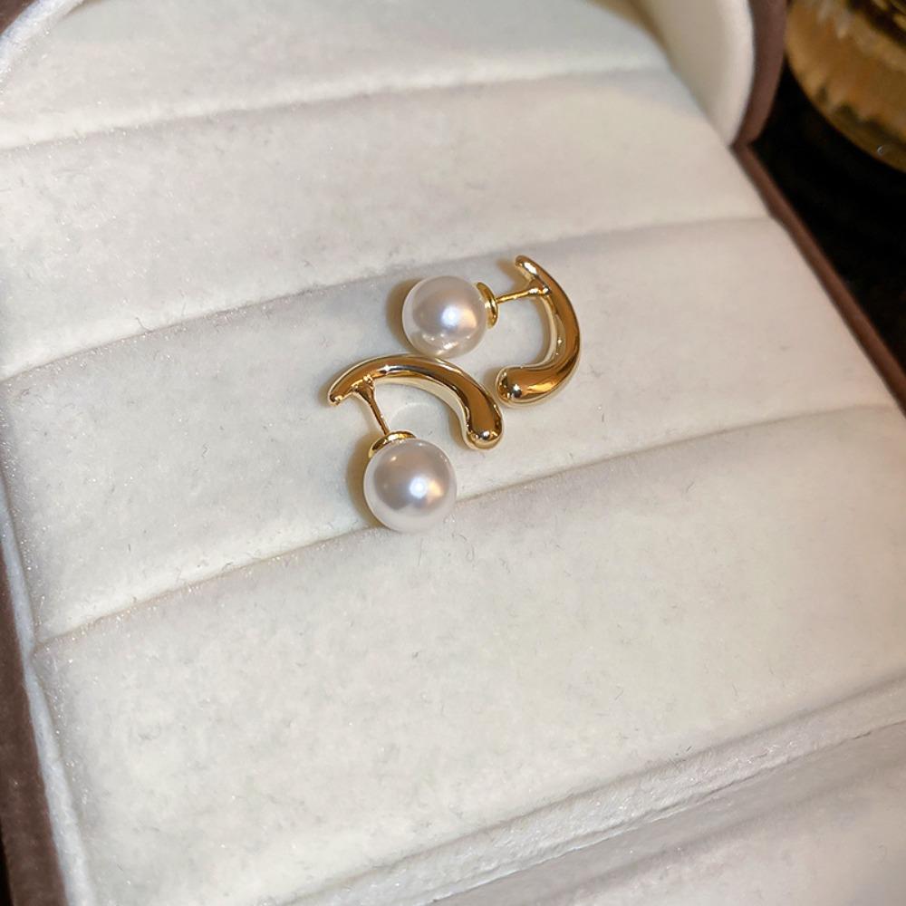 Silver Needle Retro Flower Pearl Earrings French Niche Stud Earrings Light Luxury High-end Earrings Women