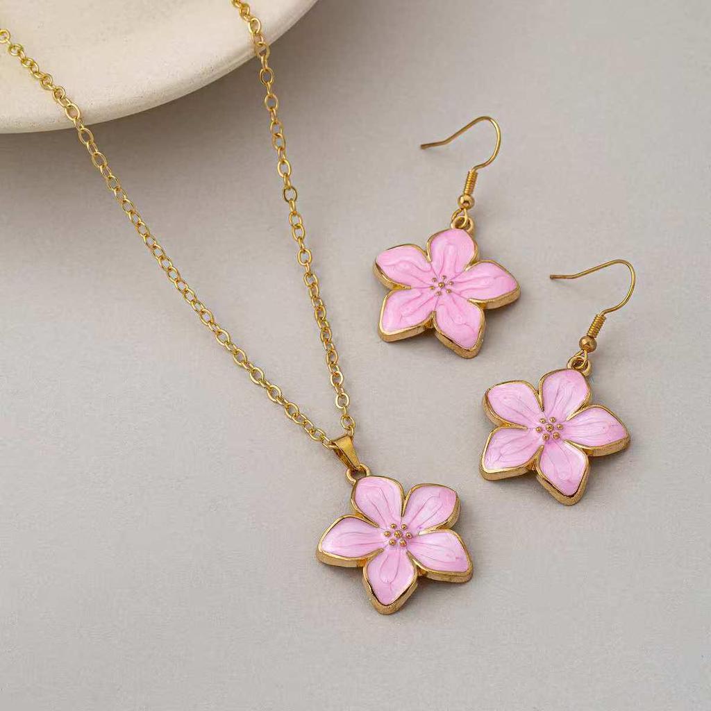 Sakura Japanese Korean Clover Pendant Necklace - Women's Fresh, Versatile Exquisite Gift