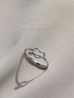 Κομψό Δαχτυλίδι που Διαπερνά την Καρδιά για Γυναίκες - Στυλάτο Διάτρητο Σχέδιο Καρδιάς, Ιδανικό για Αρραβώνα ή Καθημερινή Χρήση.
