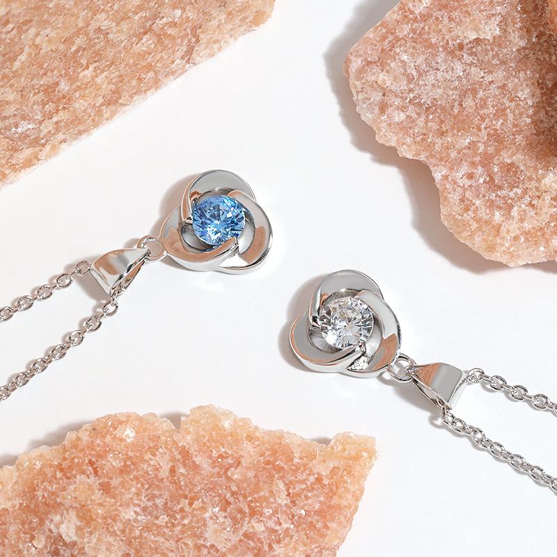 Rose Petal Pendant Collarbone Chain Women's Simple Korean Edition Heart of the Ocean Spinning Clover Necklace