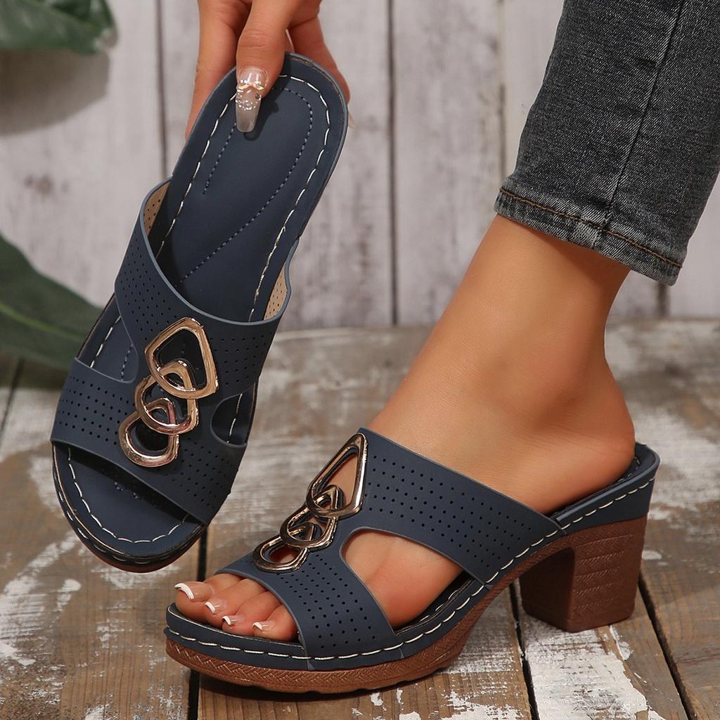 Fashion Summer 2025 new fashionable, lightweight and durable large-sized thick-heeled metal-decorated beach slippers