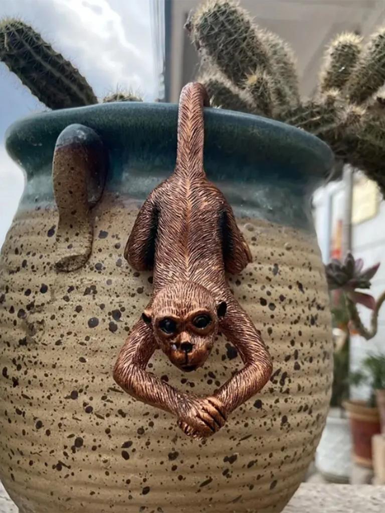 Resin Garden Sculptures Frogs Hedgehogs Turtles Sloths Monkeys Cats Dinosaurs & Hanging Planters Outdoor Decor